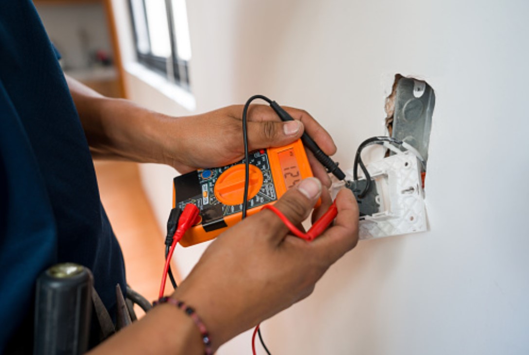 midiendo voltaje en casa
