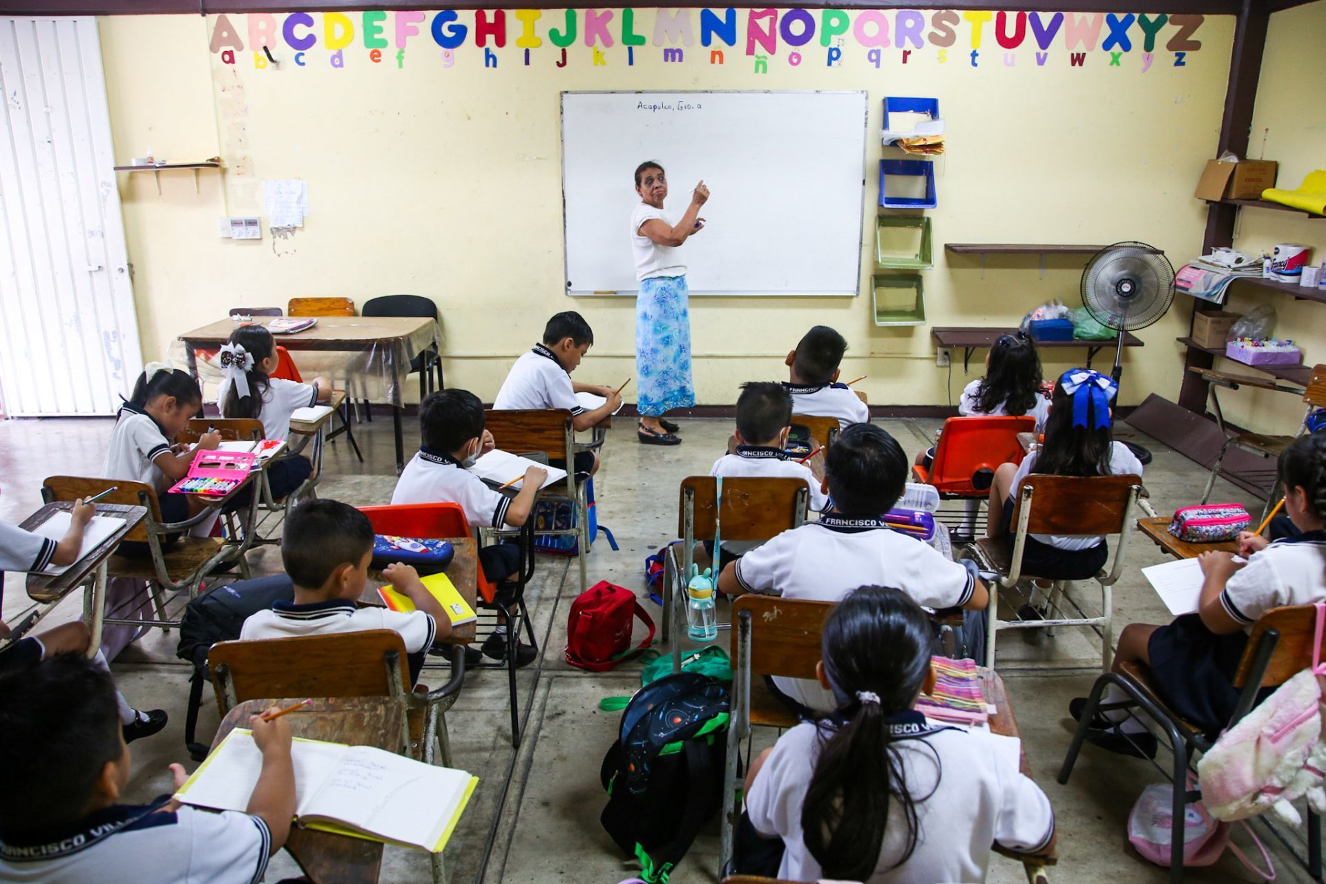 Maestra en escuela de México